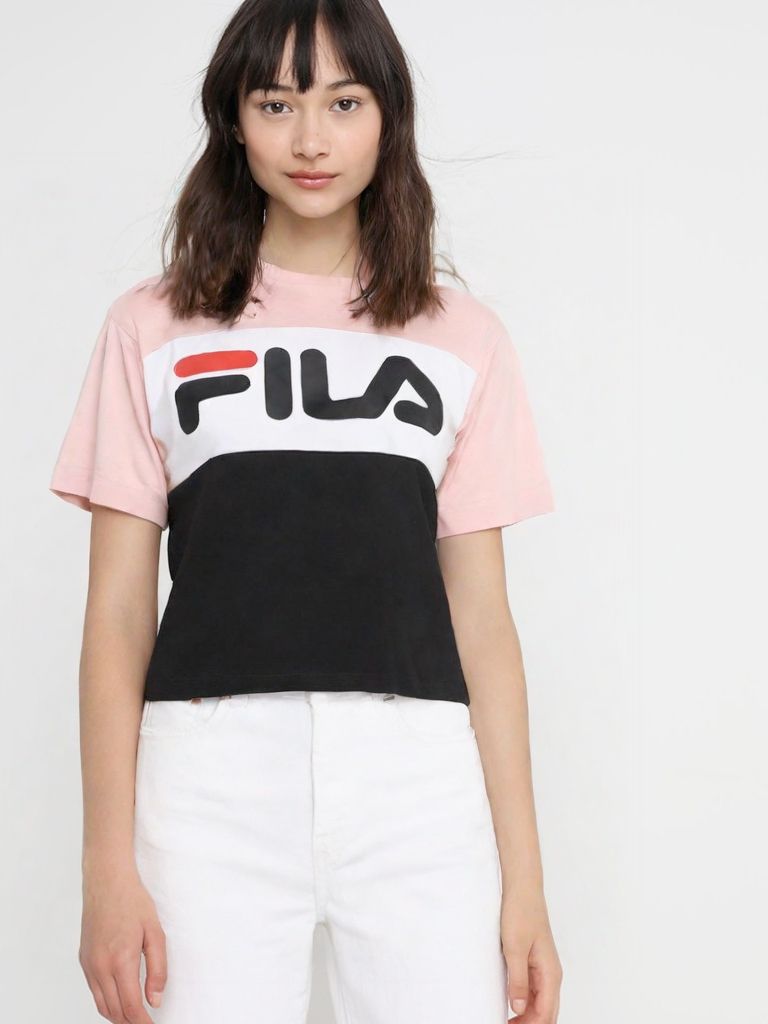 FILA tişört mankenli görsel - .Automate ile otomatik olarak üretilmiş profesyonel ürün fotoğrafı